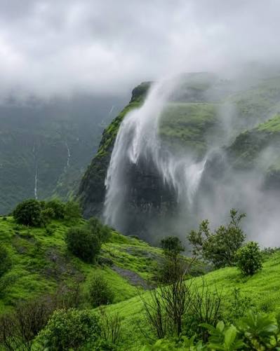 Naneghat & reverse waterfall trek